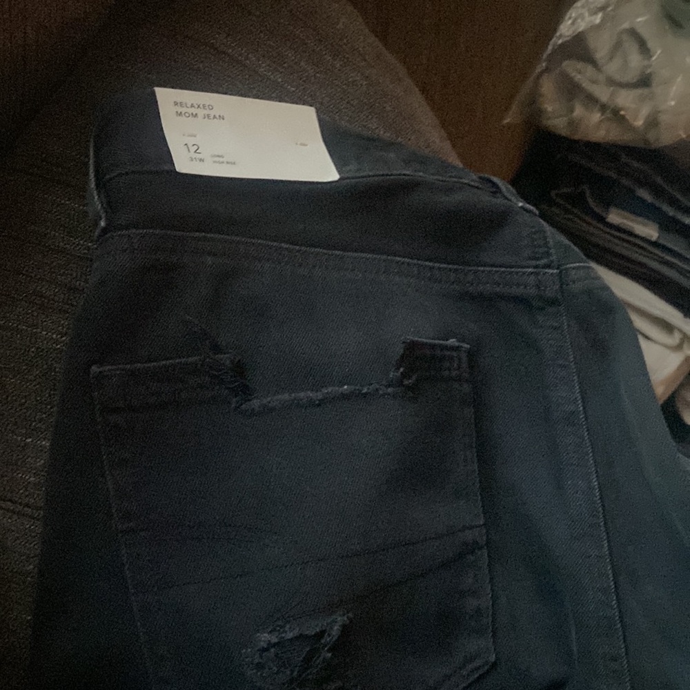 AE Ripped Relaxed Mom Jean - Picture 4 of 4